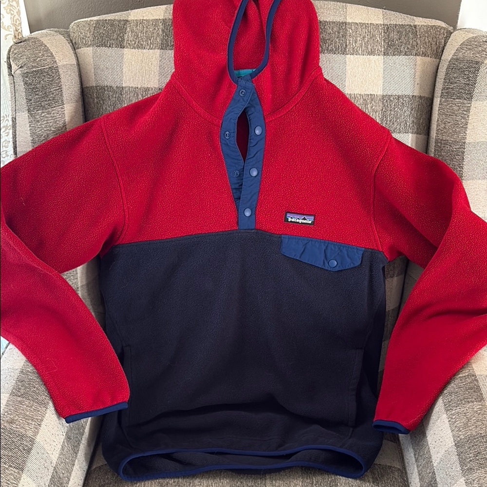 Patagonia Men's Red and Navy Hooded Fleece